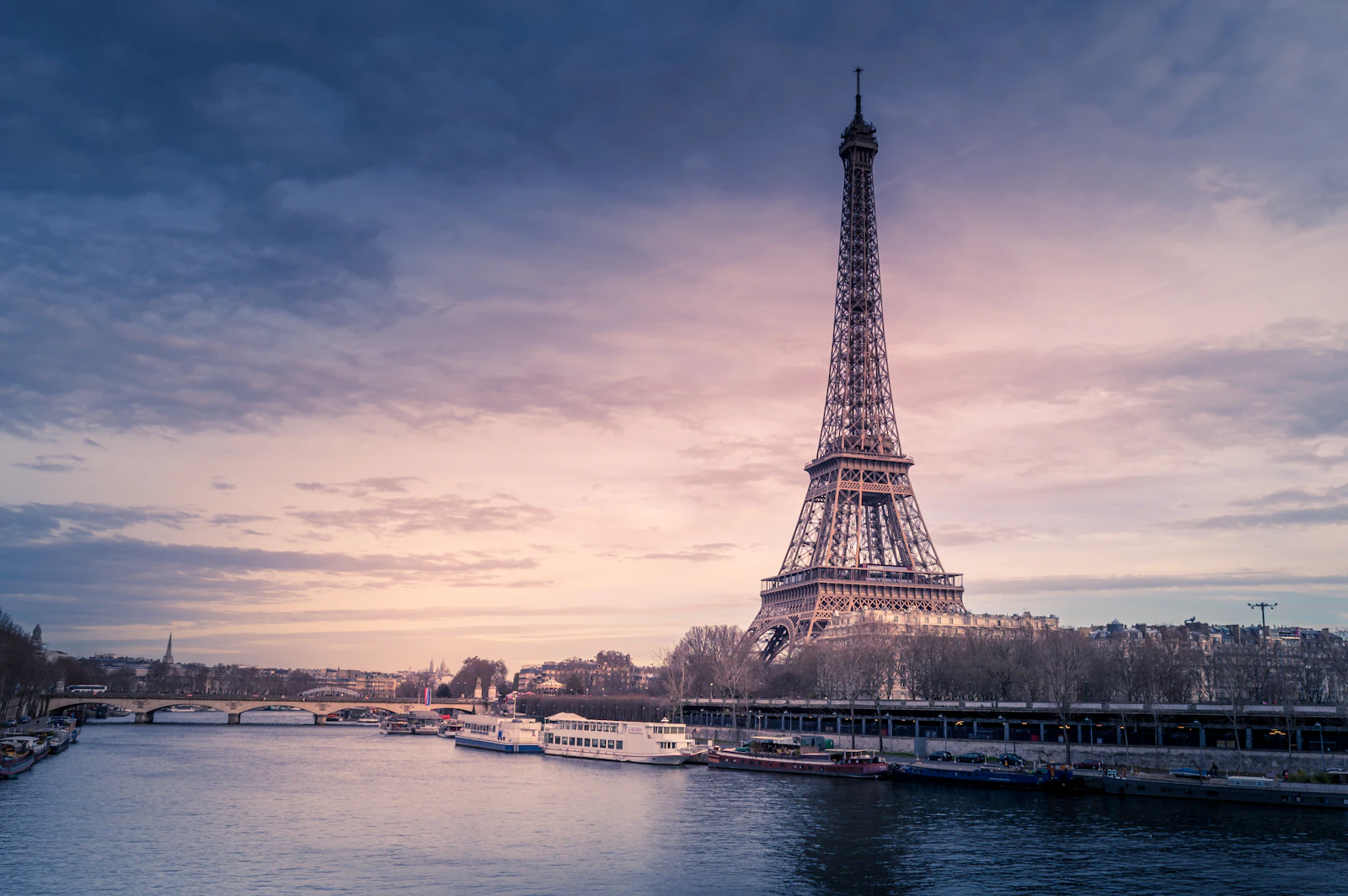 Vue des toits de Paris, terrain de chasse des cabinets de recrutement franciliens